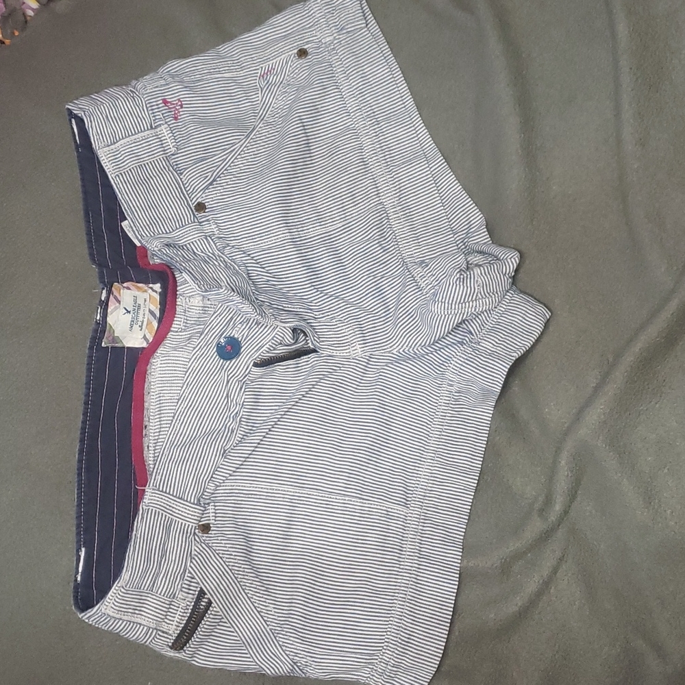 American Eagle Short shorts blue and white stripes.
